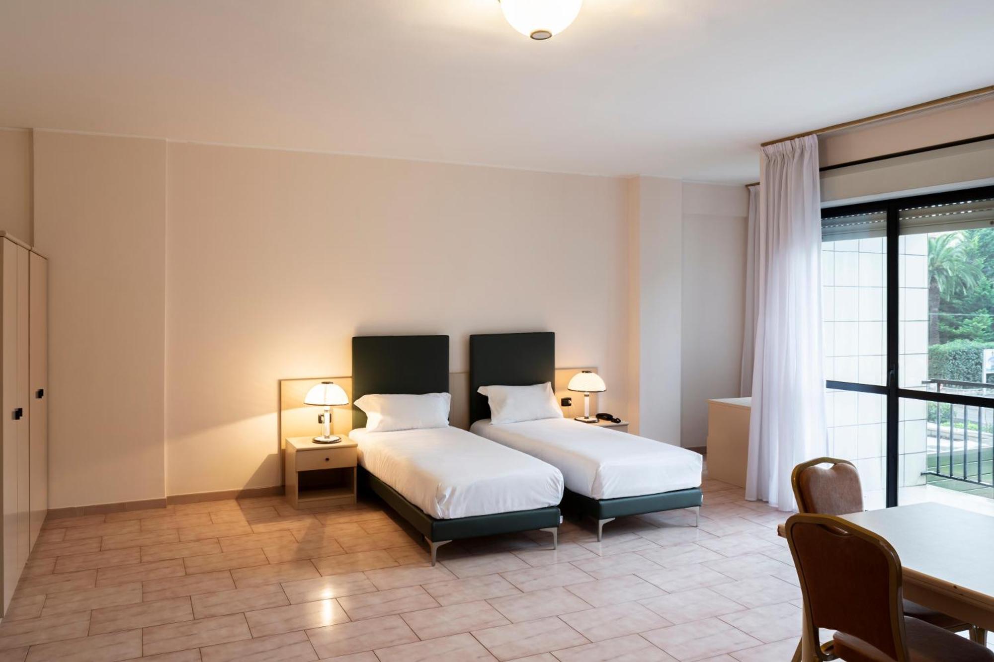 B&B Hotel Bari Rondo Exteriör bild